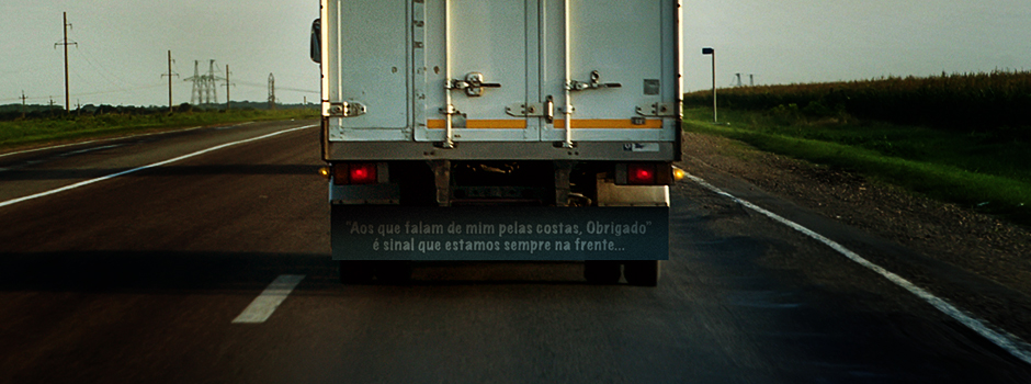 Frases de Para-Choque de Caminhão: inspiração dentro e fora das estradas