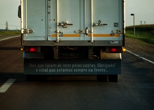 Frases de Para-Choque de Caminhão: inspiração dentro e fora das estradas